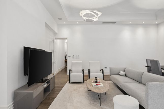 53, Kensington Court, London photo 4