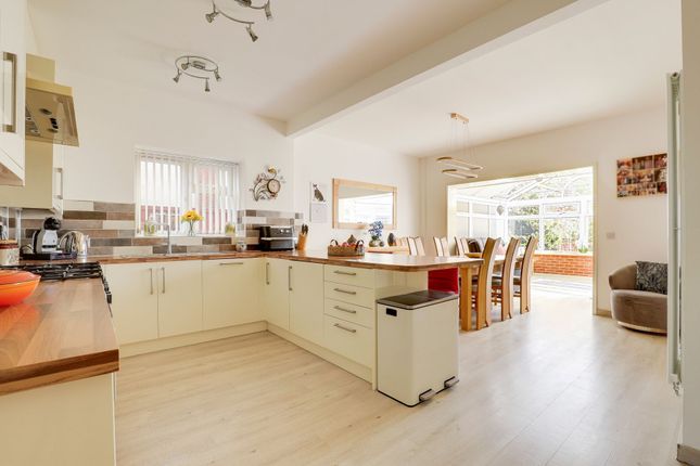 74 Springfield Avenue, Nottingham photo 3