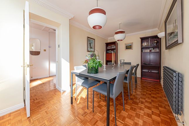 21 Heathpark Drive, Windlesham photo 4