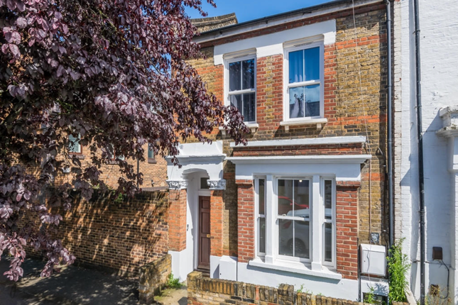 Flat for sale in Cowthorpe Road, Vauxhall, London