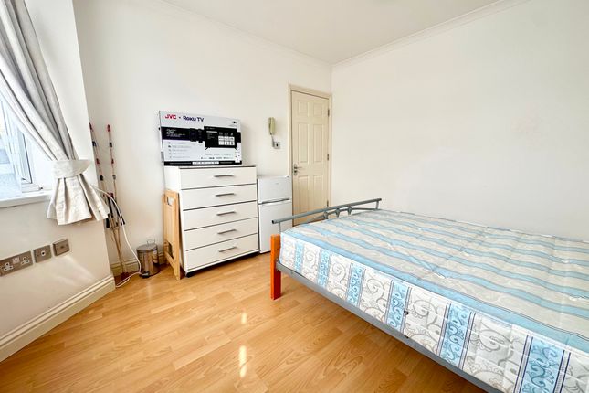 Thumbnail Room to rent in Bury Street, London