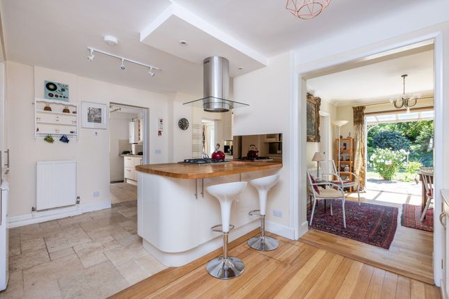 33 Stockers Avenue, Winchester photo 2