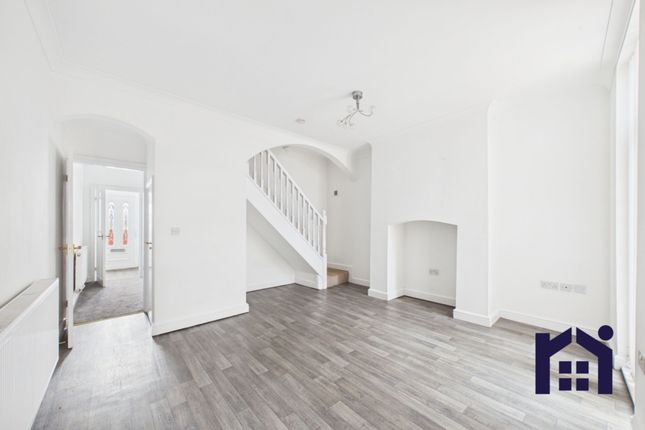 76 Preston Road, Wigan photo 3