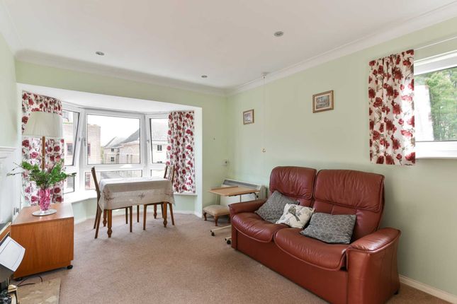Ashley Avenue, Epsom KT18, 2 bedroom flat to rent - 66360620 ...