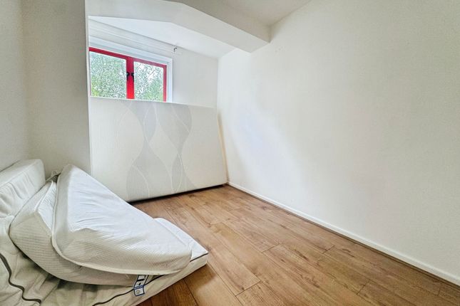 Flat 33, Westminster Court Eleanor Way, Waltham Cross photo 5