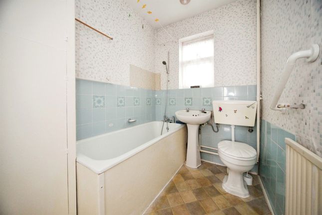 Terraced house for sale in Chesford Road, Luton