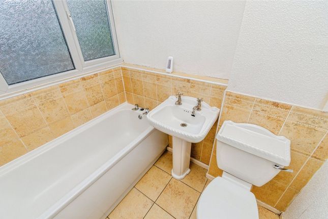 94, Sharon Way, Cannock photo 4
