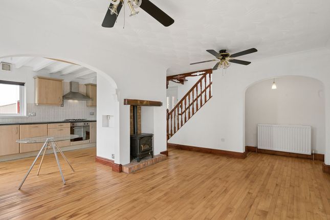 16 Lamont Way, Livingston photo 4