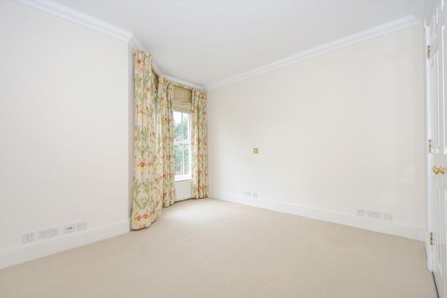 10, Palmerstone Court, Virginia Water photo 3