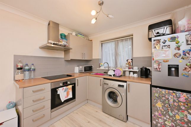 2, Chilworth Gate, Broxbourne photo 2
