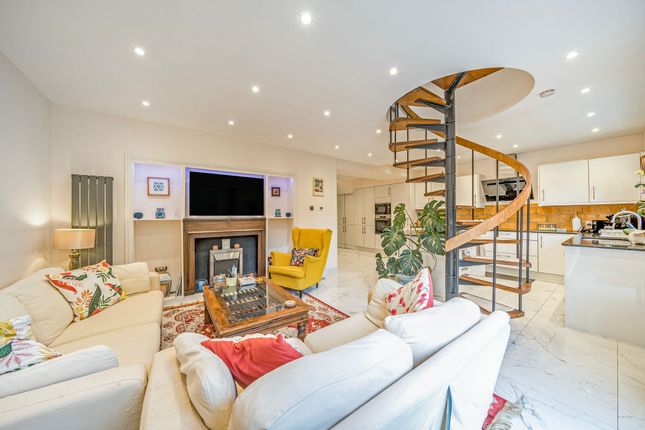 26 Eastcote Road, Ruislip photo 3