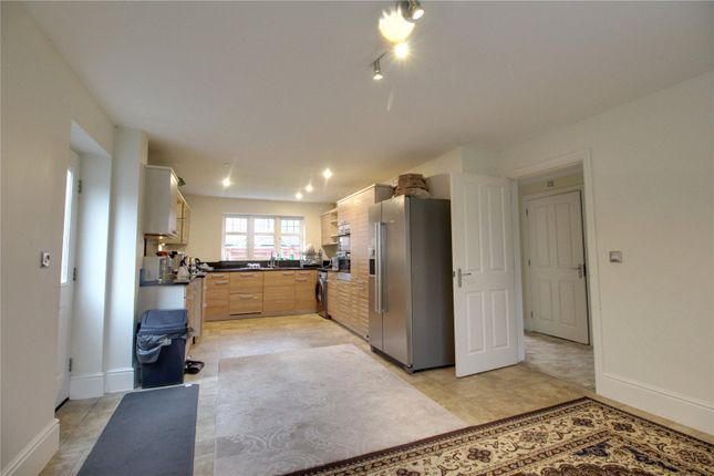 2, Turstin Drive, Hampshire photo 4