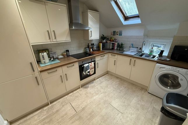 Flat D - 6 Richmond Road, Cathays, Cardiff photo 3