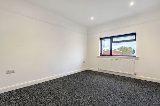 Flat 2, Beacon House Thursley Road, Godalming photo 4