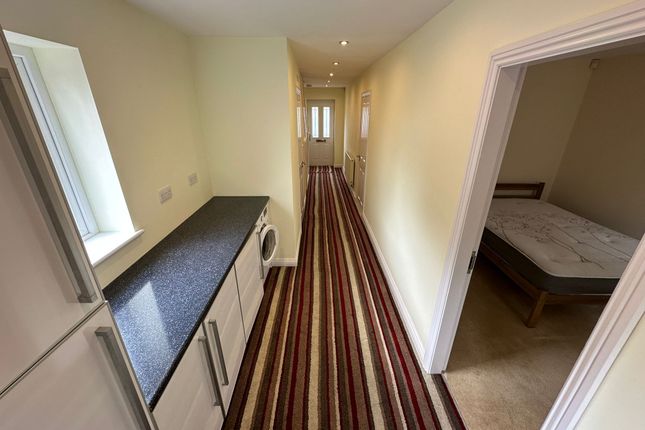 111 Vesper Road, Leeds photo 4