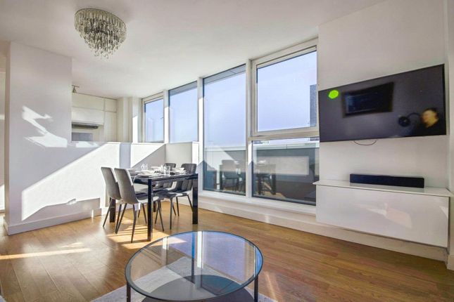 (SL) Flat 701, Navigation Court, 1, Gallions Road, London photo 4