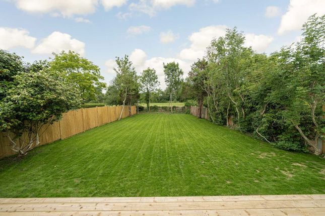 12, Ember Farm Way, East Molesey photo 4