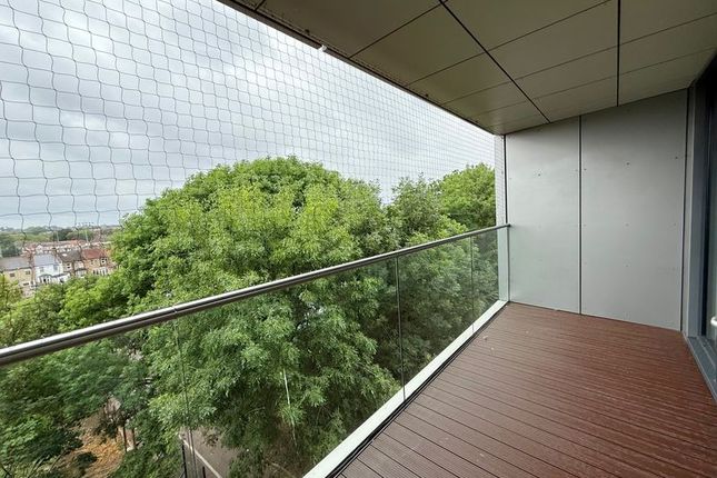 50a Lingfield Apartments, Parade Gardens, London photo 4