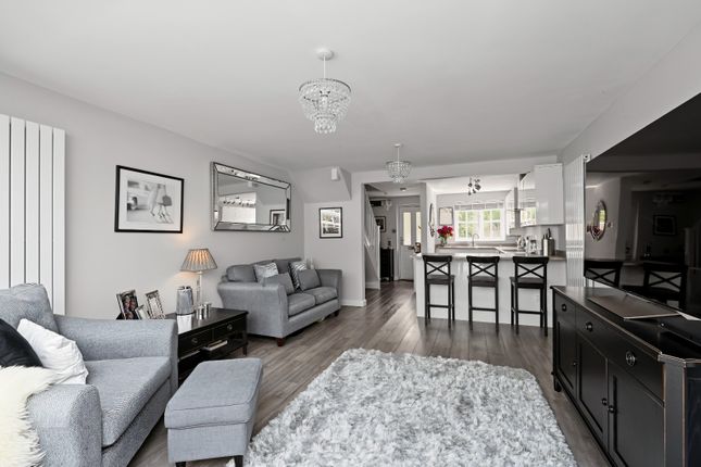 8, Magpie Close, Milton Keynes photo 4