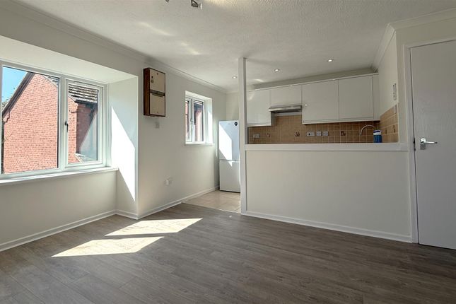 23, Tasker Close, Middlesex photo 3