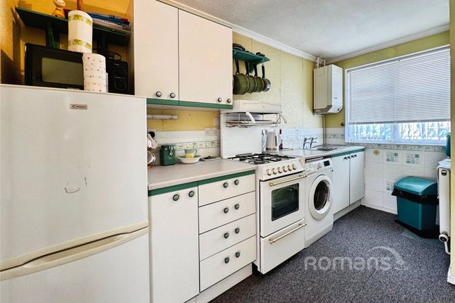 16, May Close, Sandhurst photo 4