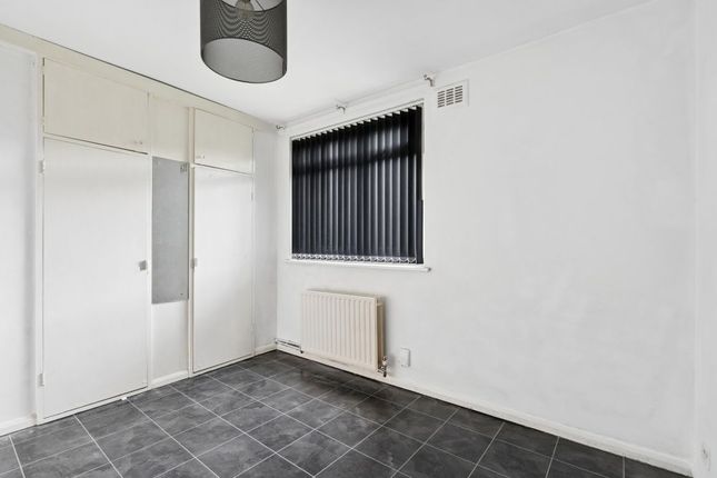 83 Iris Court, Nursery Road, Pinner photo 4