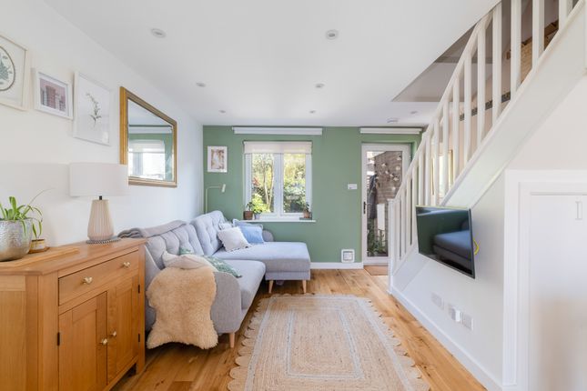 29, Francis Close, London photo 4