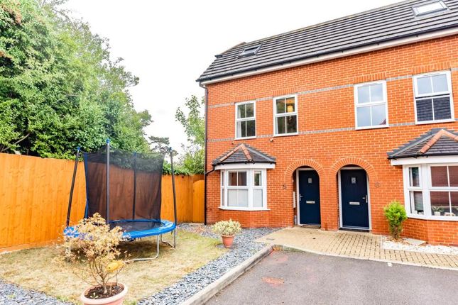 Thumbnail Property to rent in Dashwood Close, Camberley