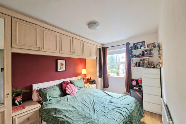 27, Chamberlayne Avenue, WEMBLEY photo 5