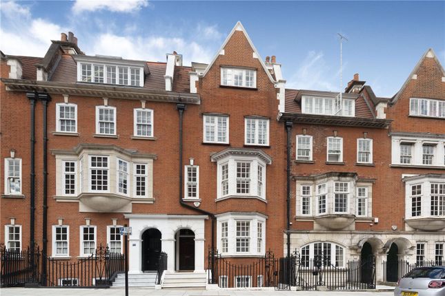 Terraced house for sale in Hornton Street, London