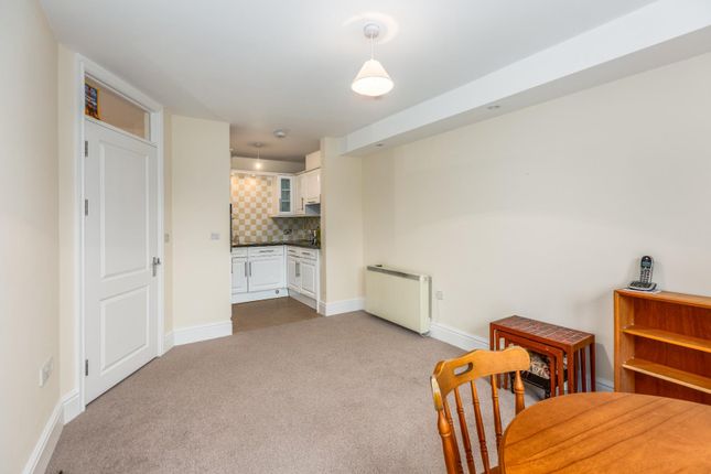 39, Willow Court, Swansea photo 3