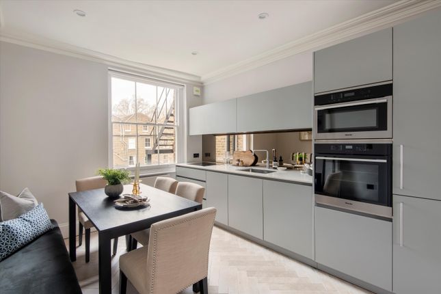 Flat to rent in Kensington Gardens Square, London