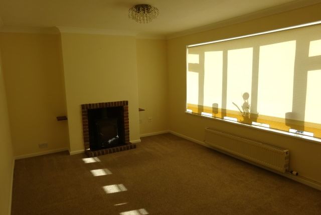 Bungalow to rent in Fairview Gardens, Sturry Canterbury
