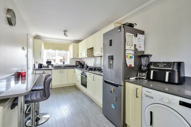76 Oak Green, Abbots Langley photo 3