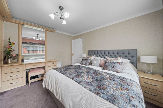 811 Atherton Road, Wigan photo 4