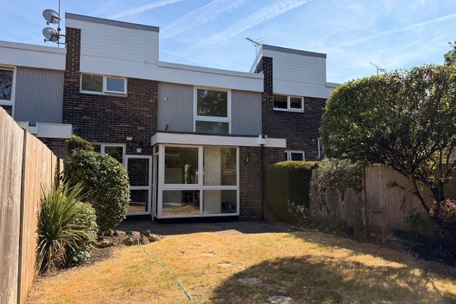 32, Brackley, Surrey photo 3