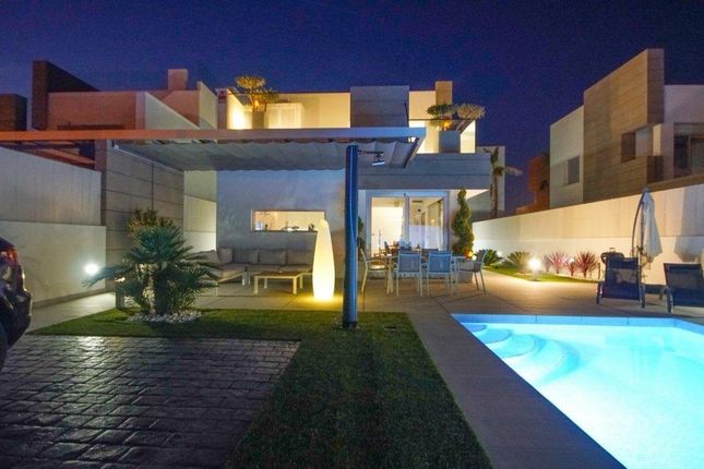 Thumbnail Villa for sale in Guardamar Del Segura, Alicante, Spain