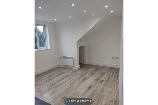 Flat, Cranbrook Road, Ilford photo 5