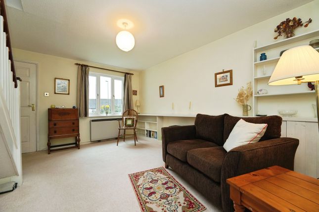8, Short Hedges Close, Gloucestershire photo 5