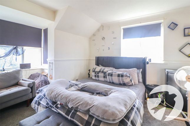 52, Frobisher Road, Erith photo 4