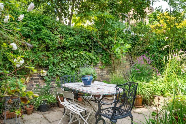 Flat for sale in Royal Crescent, Holland Park, London