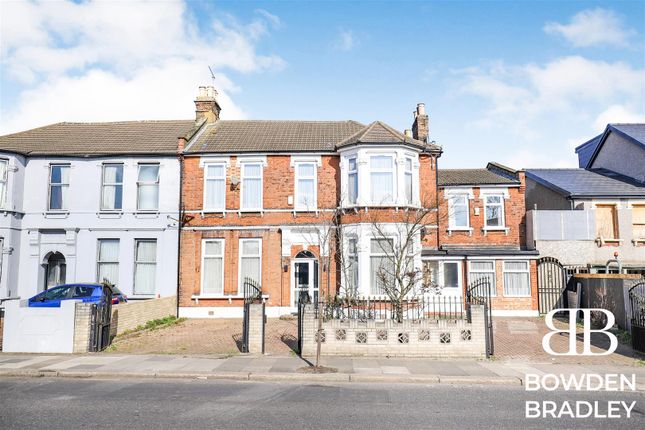 Thumbnail Detached house for sale in The Drive, Cranbrook, Ilford