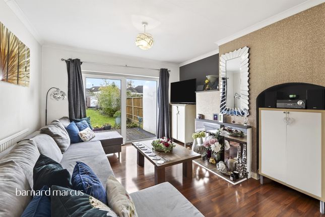 69, Devon Way, CHESSINGTON photo 2