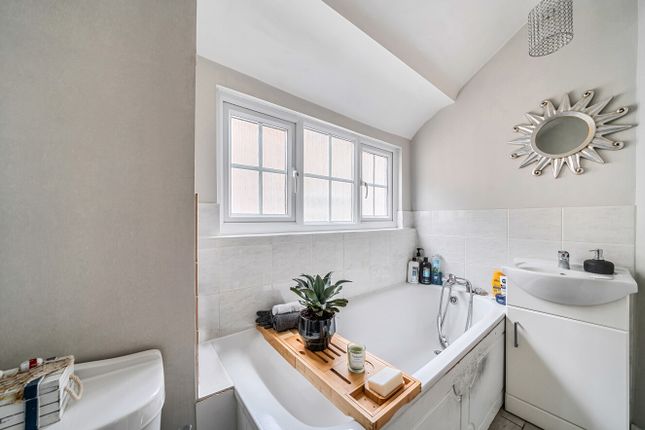 1374183-3-690dc01...