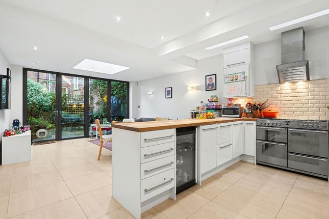 2B, Hillfield Road, London photo 4