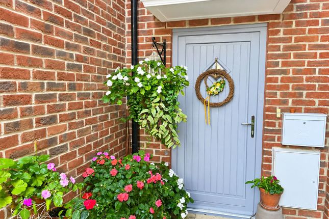 3-bed flat on Lyric Place, Lymington, £465,000