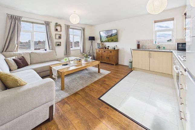 12 Pendle Court, Leigh photo 2