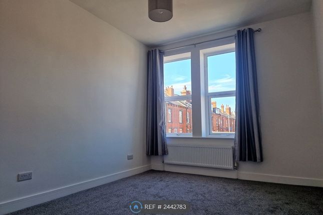 Flat, Town St Armley, Leeds photo 4