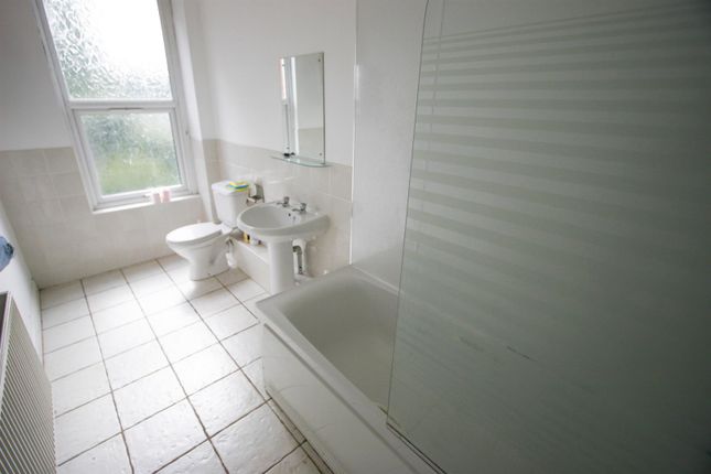 14, Buckingham Mount, Leeds photo 3