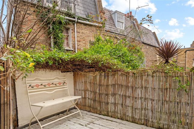 Terraced house for sale in Coombs Street, Islington, London